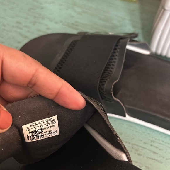 Adidas slides SZ 9 Mens - Picture 3 of 4